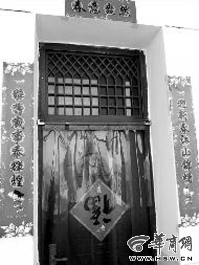 昨日中午，張某辦公室大門緊閉。