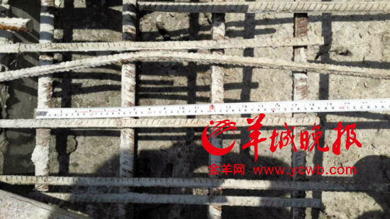 黃建清提供的E出入口鋼筋間距，顯示為15厘米