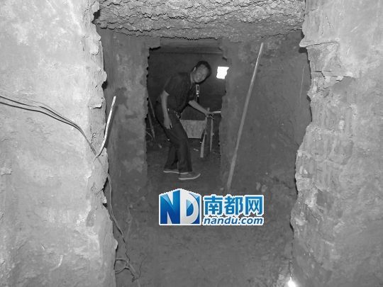 昨日，工人在地宮內(nèi)。CFP圖片