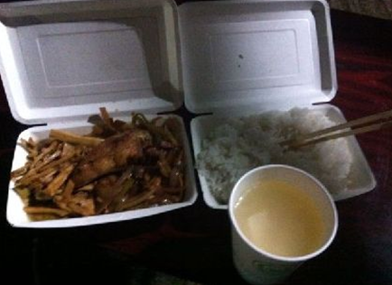 45元的盒飯,三菜一湯。