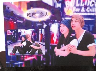 麻永東的婚房里還掛著當(dāng)初的甜蜜合影。