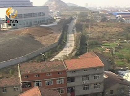 本應沒有居民樓的區(qū)域，布滿密密麻麻的樓房