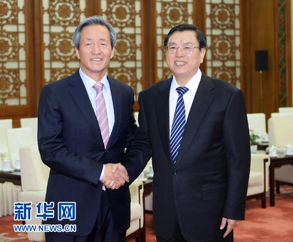 2月20日,全國人大常委會委員長張德江在北京人民大會堂會見以韓中議員外交協(xié)議會會長鄭夢準為團長的韓國 2月20日,全國人大常委會委員長張德江在北京人民大會堂會見以韓中議員外交協(xié)議會會長鄭夢準為團長的韓國