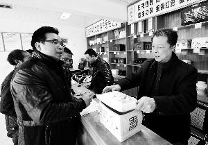 4月2日，福建省古田縣紀(jì)委、監(jiān)察局成立清明節(jié)專項督查組，對違反“八項規(guī)定”行為進行監(jiān)督檢查。新華社發(fā)