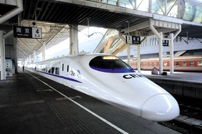 　白皮車(chē) 動(dòng)車(chē)，高鐵基本全白色