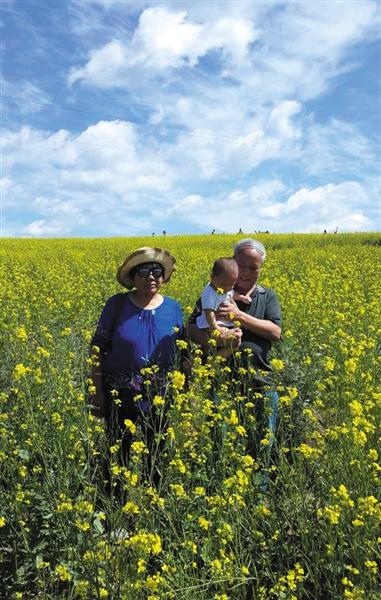 事故之前，老兩口的合影，李春同說(shuō)，老兩口一輩子很少一起照相。家屬供圖