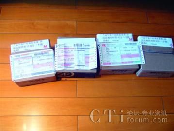 新聞晨報(bào)調(diào)查:順豐EMS等快遞員收件無一微笑 新聞晨報(bào)調(diào)查:順豐EMS等快遞員收件無一微笑