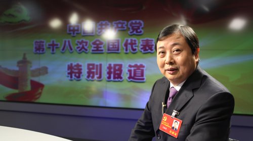 十八大代表，江蘇省江陰市華西村黨委書記、華西集團(tuán)董事長吳協(xié)恩