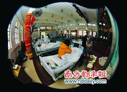 病人被轉移到該院的工會大禮堂。通訊員 符曉亮 攝