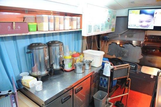 巴士內(nèi)部布置 巴士內(nèi)部布置