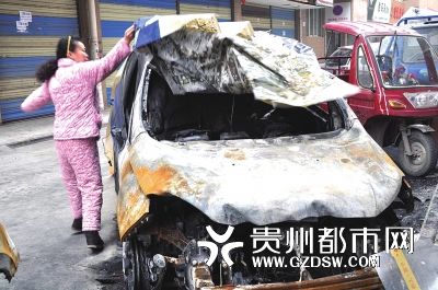 才跑8000公里的車(chē)被燒得不成樣子。