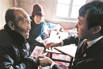 法官送去贍養(yǎng)費。