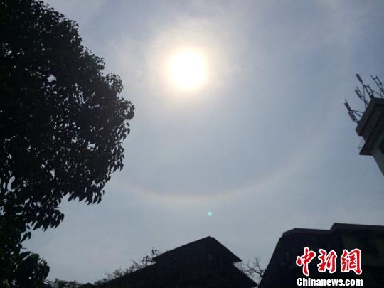 廣東汕頭現“日暈”奇觀 持續(xù)兩小時