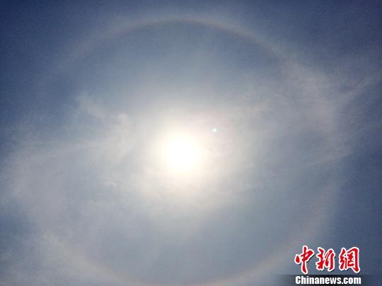 廣東汕頭現“日暈”奇觀 持續(xù)兩小時