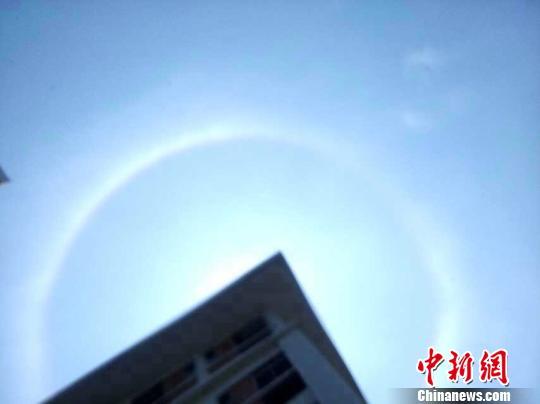 廣東汕頭現“日暈”奇觀 持續(xù)兩小時