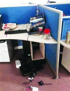 耒陽社區(qū)網站辦公室里被砸壞的電腦