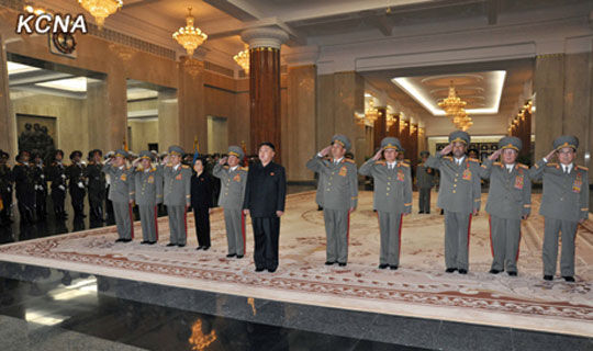 金正恩來到錦繡山太陽宮。圖片來源：朝中社