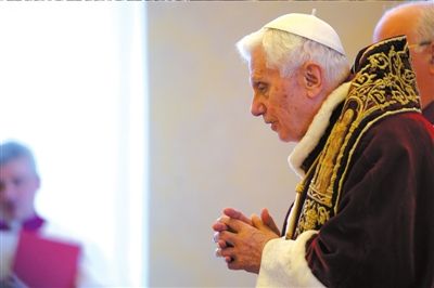 ?11日，本篤十六世出席主教會(huì)議，宣布將于本月28日退位。圖/CFP