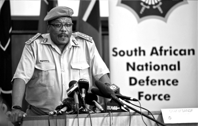 3月23日，中非共和國(guó)首都班吉，從加蓬首都利伯維爾出發(fā)的法國(guó)增援部隊(duì)共計(jì)200名士兵抵達(dá)班吉國(guó)際機(jī)場(chǎng)