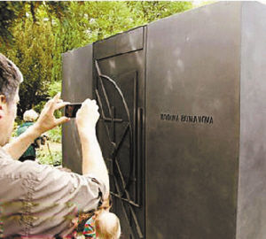 捷克旅行社推“腐敗游”，火了！