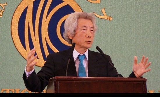 日本前首相小泉純一郎11月12日發(fā)表演說，支持安倍晉三對中國強硬，并鼓動其參拜靖國神社。