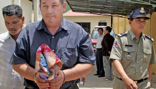 邁克爾·佩佩在柬埔寨被逮捕。