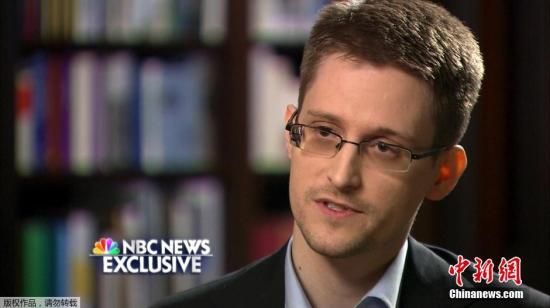 　資料圖：“棱鏡門”曝光者愛德華·斯諾登接受美國全國廣播公司(NBC)的獨(dú)家采訪。