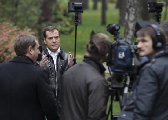 俄羅斯總理梅德韋杰夫拍攝反對吸煙的公益宣傳片 俄羅斯總理梅德韋杰夫拍攝反對吸煙的公益宣傳片