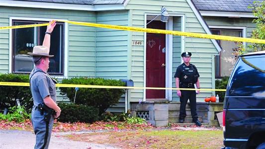 8日，紐約州當(dāng)?shù)鼐旆怄i案發(fā)現(xiàn)場。