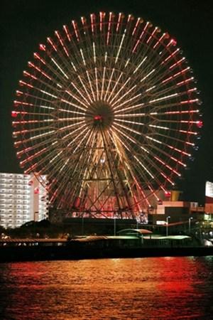 圖為該地晚上的夜景。