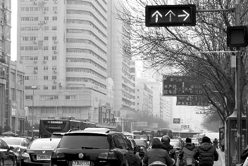 新交規(guī)“黃恐”引發(fā)擁堵？ 這個真的有！