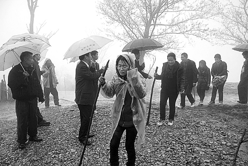 被困游客到達安全地帶