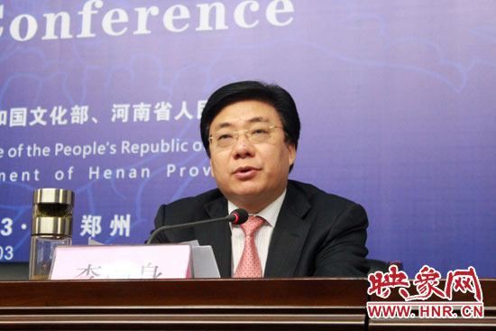 洛陽(yáng)市市長(zhǎng)李柳身發(fā)表熱情洋溢的旅游推介詞。