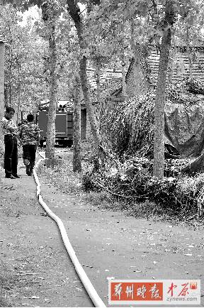 有關(guān)部門(mén)正在爆炸現(xiàn)場(chǎng)進(jìn)行事故調(diào)查 有關(guān)部門(mén)正在爆炸現(xiàn)場(chǎng)進(jìn)行事故調(diào)查