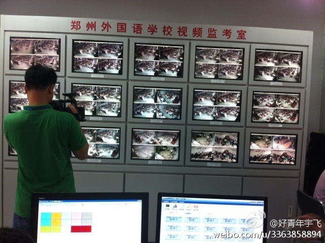 在鄭州外國語中學監(jiān)控室，映象網記者看到，各考點秩序井然。