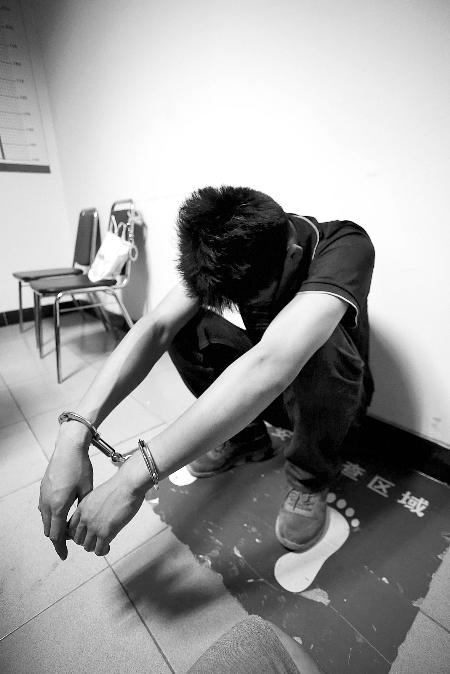 鄭州男子無照夜駕釀車禍 致2人死毀3個家庭 鄭州男子無照夜駕釀車禍 致2人死毀3個家庭