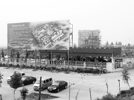 6月7日，龍華歡樂園“佛像”頭部已經(jīng)被取下