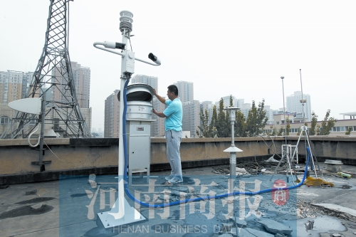鄭州灰霾監(jiān)測(cè)站正在調(diào)試，預(yù)計(jì)9月將正式投入使用 記者 鄧萬里/攝