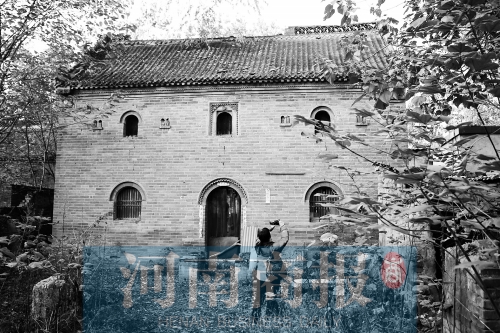 花五松的老宅里，還有祖上留下的牌位