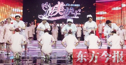 5月6日，“最美護(hù)士”的獲獎(jiǎng)?wù)呓o新護(hù)士授帽