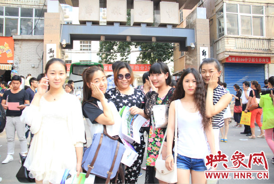 畢業(yè)和同學(xué)一起去旅行是不少考生的選擇。