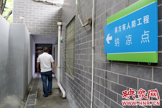 在每一處納涼點均有醒目標志，市民可就近前往。