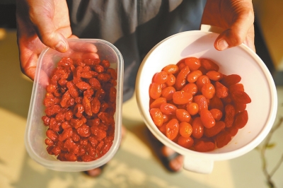 洛陽市民高價買回“枸杞棗” 水泡后變成小番茄 洛陽市民高價買回“枸杞棗” 水泡后變成小番茄