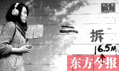 昨日，東方今報記者走訪農(nóng)業(yè)路沿線，看見“拆”字已上墻