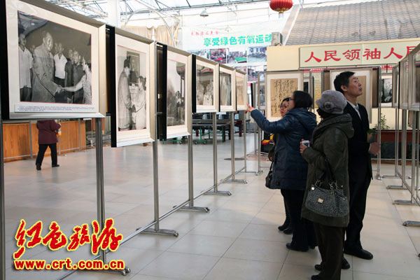 各地舉行毛澤東誕辰119周年紀念活動 各地舉行毛澤東誕辰119周年紀念活動