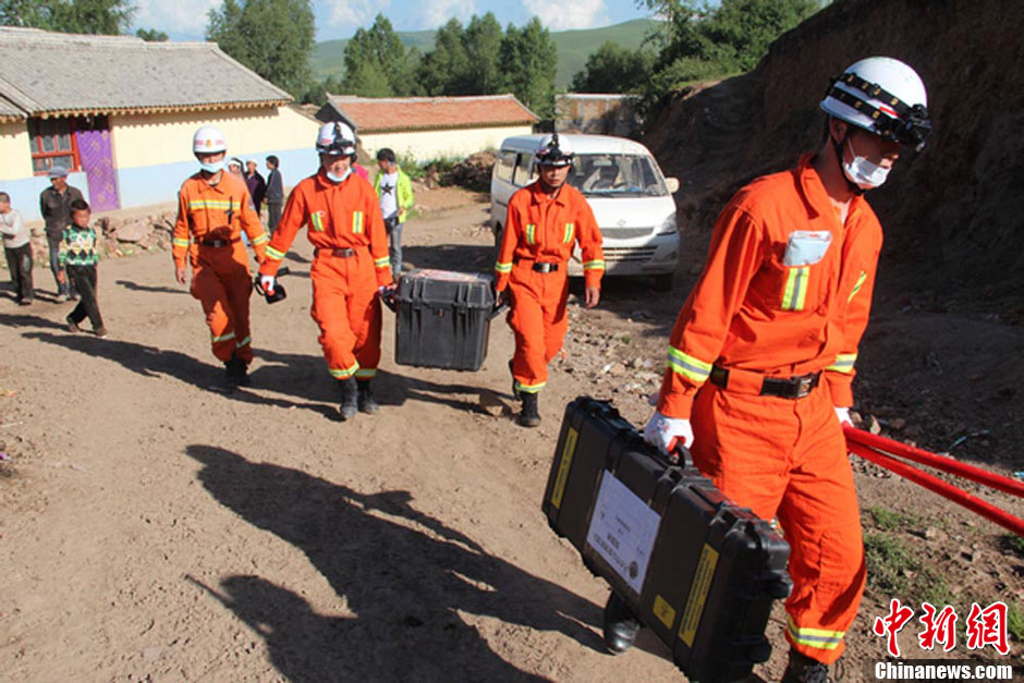 甘肅定西地震:岷縣永光村救援現(xiàn)場(chǎng)直擊 甘肅定西地震:岷縣永光村救援現(xiàn)場(chǎng)直擊