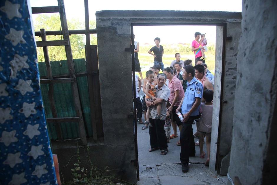 2013年08月06日消息，浙江省嘉興市秀洲區(qū)油車港鎮(zhèn)濮家灣村蠟燭浜一帶，是典型的城中村。村中農(nóng)民房被分隔成許多間出租給附近打工者。