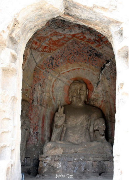 龍門石窟"剪刀手"佛像 龍門石窟"剪刀手"佛像