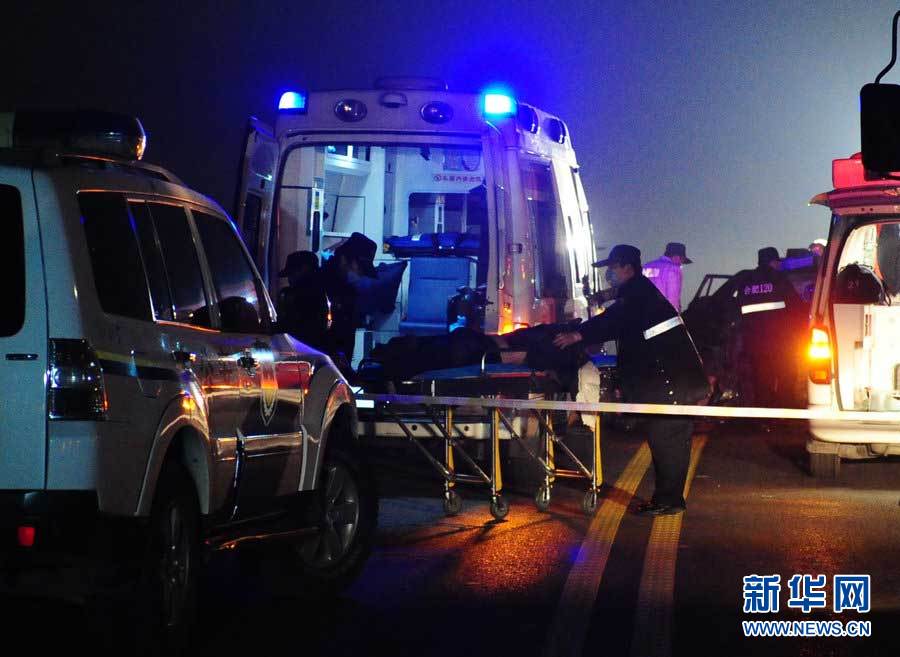 2013年1月9日，合肥，事故現(xiàn)場(chǎng)，兩輛受損車(chē)輛已經(jīng)全部變形