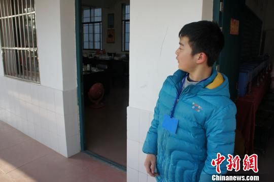 對于幾年如一日照顧他的同學余興泉，14歲的左臣心里充滿了感激。 李俊杰 攝